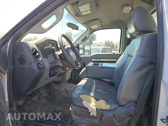 2014 Ford Super Duty F-450 Cab Chassis XL Regular Cab DRW - miniatura 3