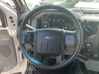 2014 Ford Super Duty F-450 XL Extended Cab DRW - miniatura 17