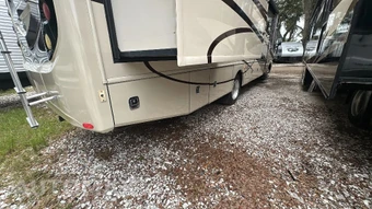 2014 Ford Super Duty F-53 Class A Motorhome Chassis DRW - miniatura 23