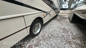2014 Ford Super Duty F-53 Class A Motorhome Chassis DRW - miniatura 24