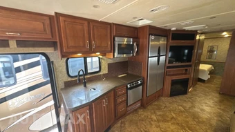 2014 Ford Super Duty F-53 Class A Motorhome Chassis DRW - miniatura 38