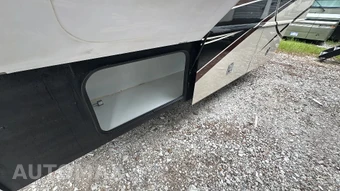 2014 Ford Super Duty F-53 Class A Motorhome Chassis DRW - miniatura 70