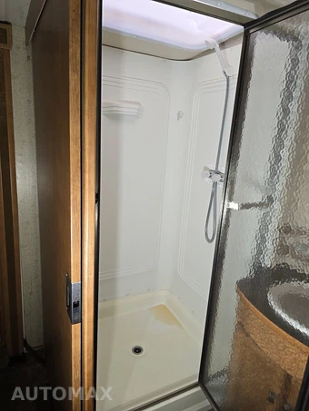 2014 Ford Super Duty F-53 Class A Motorhome Chassis DRW - miniatura 13