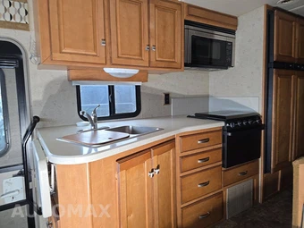 2014 Ford Super Duty F-53 Class A Motorhome Chassis DRW - miniatura 17