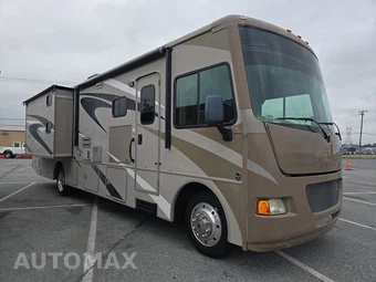 2014 Ford Super Duty F-53 Class A Motorhome Chassis DRW - miniatura 3