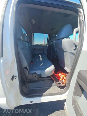 2014 Ford Super Duty F-550 Cab Chassis XL Crew Cab DRW - miniatura 12