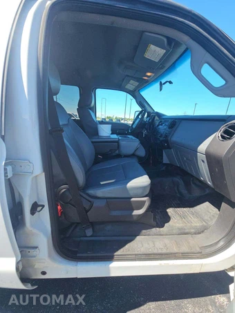 2014 Ford Super Duty F-550 Cab Chassis XL Crew Cab DRW - miniatura 14