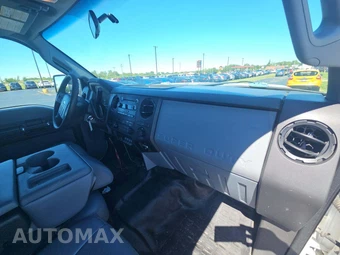 2014 Ford Super Duty F-550 Cab Chassis XL Crew Cab DRW - miniatura 15