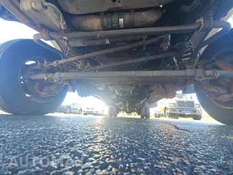 2014 Ford Super Duty F-550 Cab Chassis XL Crew Cab DRW - miniatura 16
