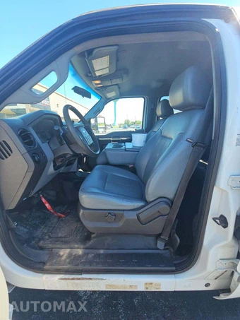 2014 Ford Super Duty F-550 Cab Chassis XL Crew Cab DRW - miniatura 3