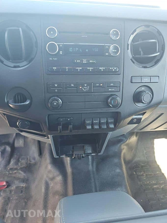 2014 Ford Super Duty F-550 Cab Chassis XL Crew Cab DRW - miniatura 7