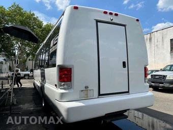 2014 Ford Super Duty F-550 Cab Chassis XL Regular Cab DRW - miniatura 9