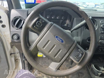 2014 Ford Super Duty F-550 Cab Chassis XL Regular Cab DRW - miniatura 10
