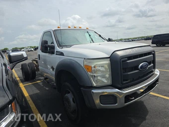 2014 Ford Super Duty F-550 Cab Chassis XL Regular Cab DRW - miniatura 3