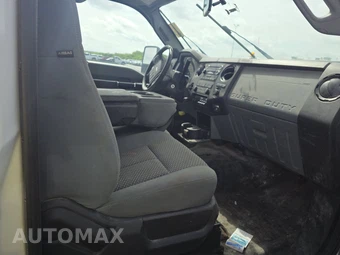 2014 Ford Super Duty F-550 Cab Chassis XL Regular Cab DRW - miniatura 8