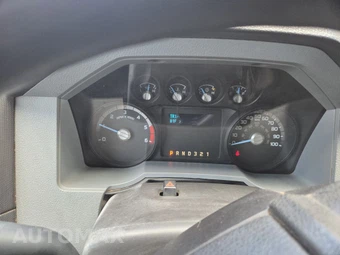 2014 Ford Super Duty F-550 Cab Chassis XL Regular Cab DRW - miniatura 10