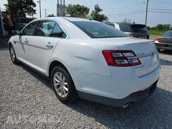 2014 Ford Taurus SE – miniatura 2
