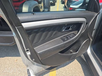 2014 Ford Taurus SEL – miniatura 9