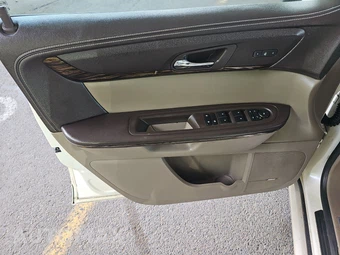 2014 GMC Acadia Denali 5SA – miniatura 9