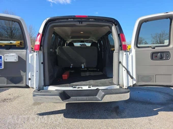 2014 GMC Savana 1500 Passenger Van LS 1LS 135.0" WB - miniatura 15