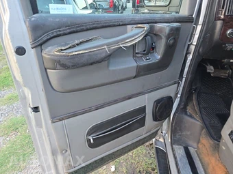 2014 GMC Savana 1500 Upfitter Van 3LT 135.0" WB - miniatura 15