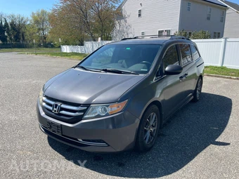 2014 Honda Odyssey LX 118.1" WB - miniatura 3