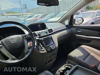 2014 Honda Odyssey Touring 118.1" WB - miniatura 10