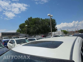2014 Honda Odyssey Touring 118.1" WB - miniatura 12