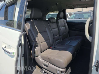 2014 Honda Odyssey Touring 118.1" WB - miniatura 17