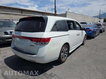 2014 Honda Odyssey Touring 118.1" WB - miniatura 3