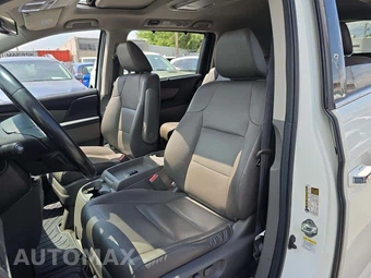 2014 Honda Odyssey Touring 118.1" WB - miniatura 6