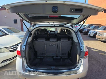 2014 Honda Odyssey Touring 118.1" WB - miniatura 15