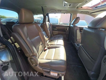 2014 Honda Odyssey Touring 118.1" WB - miniatura 17