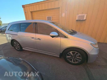 2014 Honda Odyssey Touring 118.1" WB - miniatura 4