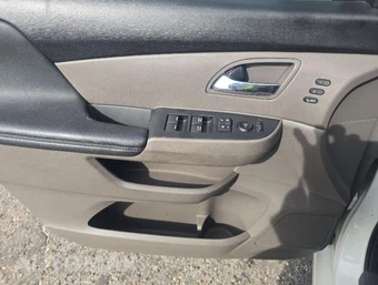 2014 Honda Odyssey Touring 118.1" WB - miniatura 6