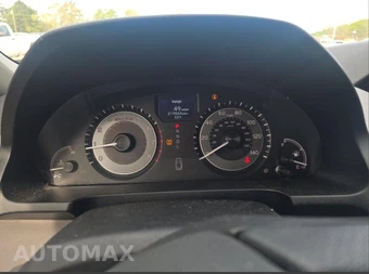 2014 Honda Odyssey Touring 118.1" WB - miniatura 9