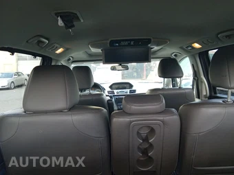 2014 Honda Odyssey Touring 118.1" WB - miniatura 10