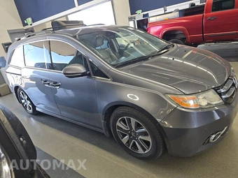 2014 Honda Odyssey Touring Elite 118.1" WB - miniatura 3