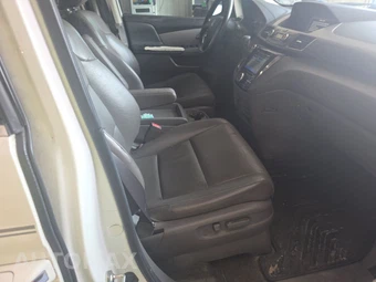 2014 Honda Odyssey Touring Elite 118.1" WB - miniatura 8