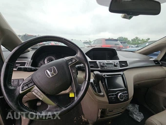 2014 Honda Odyssey Touring w/Navigation & RES – miniatura 11