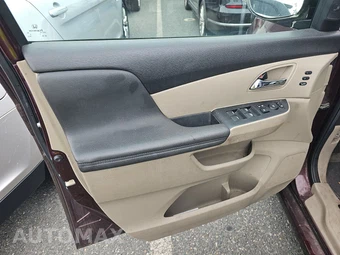 2014 Honda Odyssey Touring w/Navigation & RES – miniatura 9