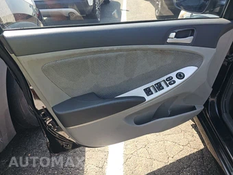 2014 Hyundai Accent GS Hatchback – miniatura 9