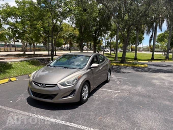 2014 Hyundai Elantra SE Sedan - miniatura 4