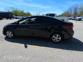 2014 Hyundai Elantra SE Sedan – miniatura 3