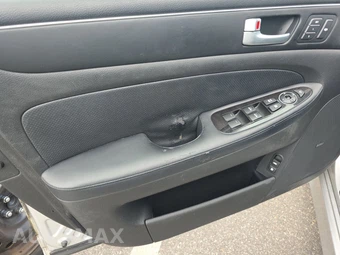 2014 Hyundai Genesis 3.8 Sedan – miniatura 9