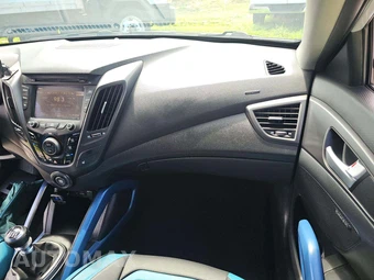 2014 Hyundai Veloster Turbo w/Blue Interior – miniatura 16