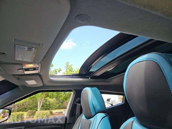 2014 Hyundai Veloster Turbo w/Blue Interior – miniatura 8