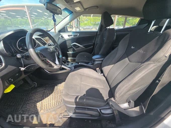 2014 Hyundai Veloster w/Black Interior – miniatura 7