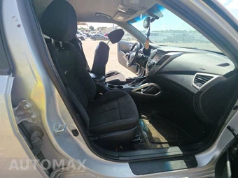 2014 Hyundai Veloster w/Black Interior – miniatura 8