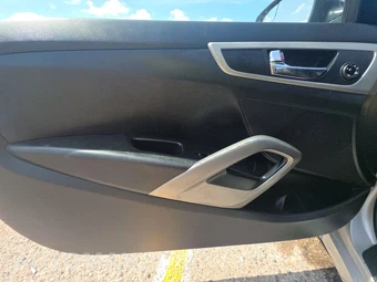 2014 Hyundai Veloster w/Black Interior – miniatura 9
